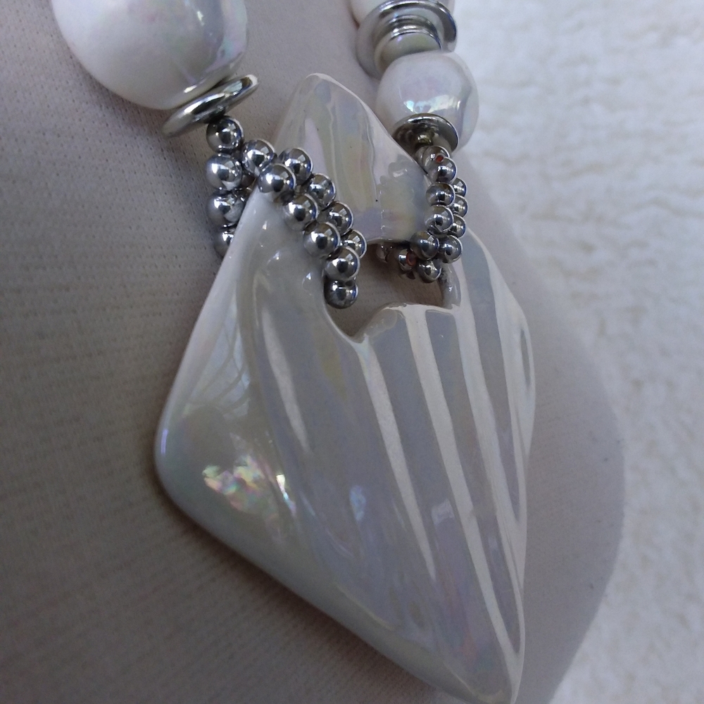 Vintage White & Silver Faux Pearl Necklace - Picture 3 of 6